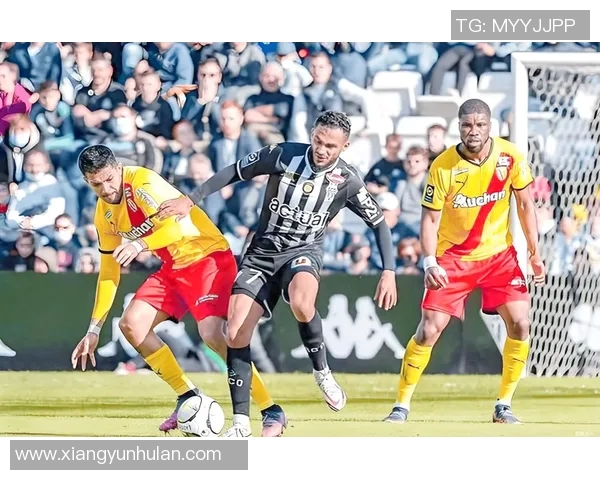 朗斯主场迎战斯特拉斯堡争夺三分双方期待精彩对决