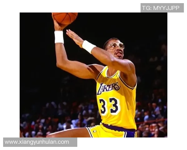 贾巴尔对阵76人再现经典对决NBA历史传奇球员的巅峰时刻回顾