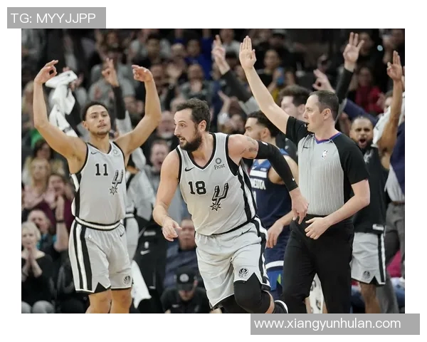 骑士与马刺激战正酣NBA赛场精彩瞬间回顾与分析